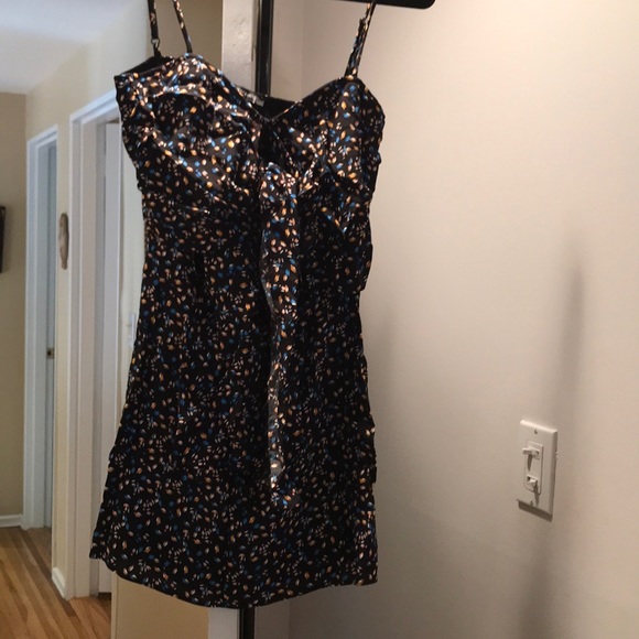 Olivacious knot front dress - Picture 4 of 4